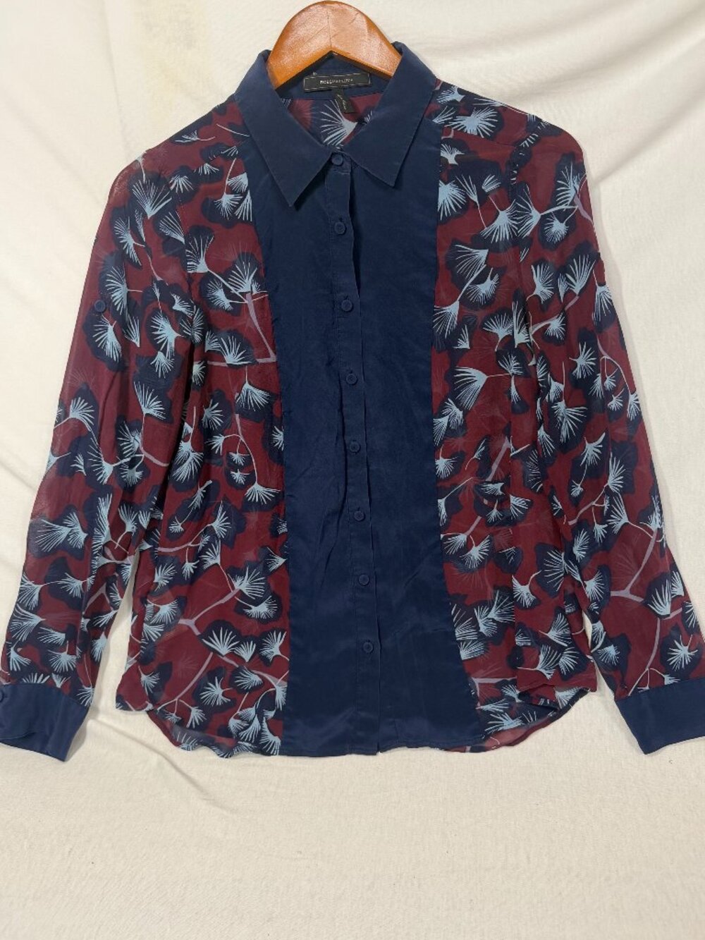 BCBG Maxazria Blouse M 100% Silk Long Sleeve Button Up Red Blue Floral Fall Top